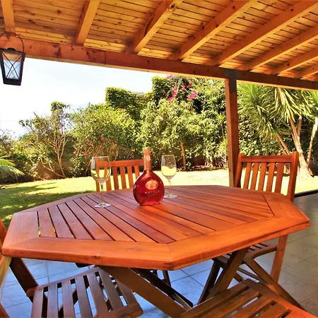 Διαμέρισμα With Very Big Garden Near Beach